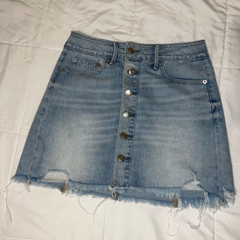 American Eagle Light Wash Denim Skirt with Buttons Women’s size 0